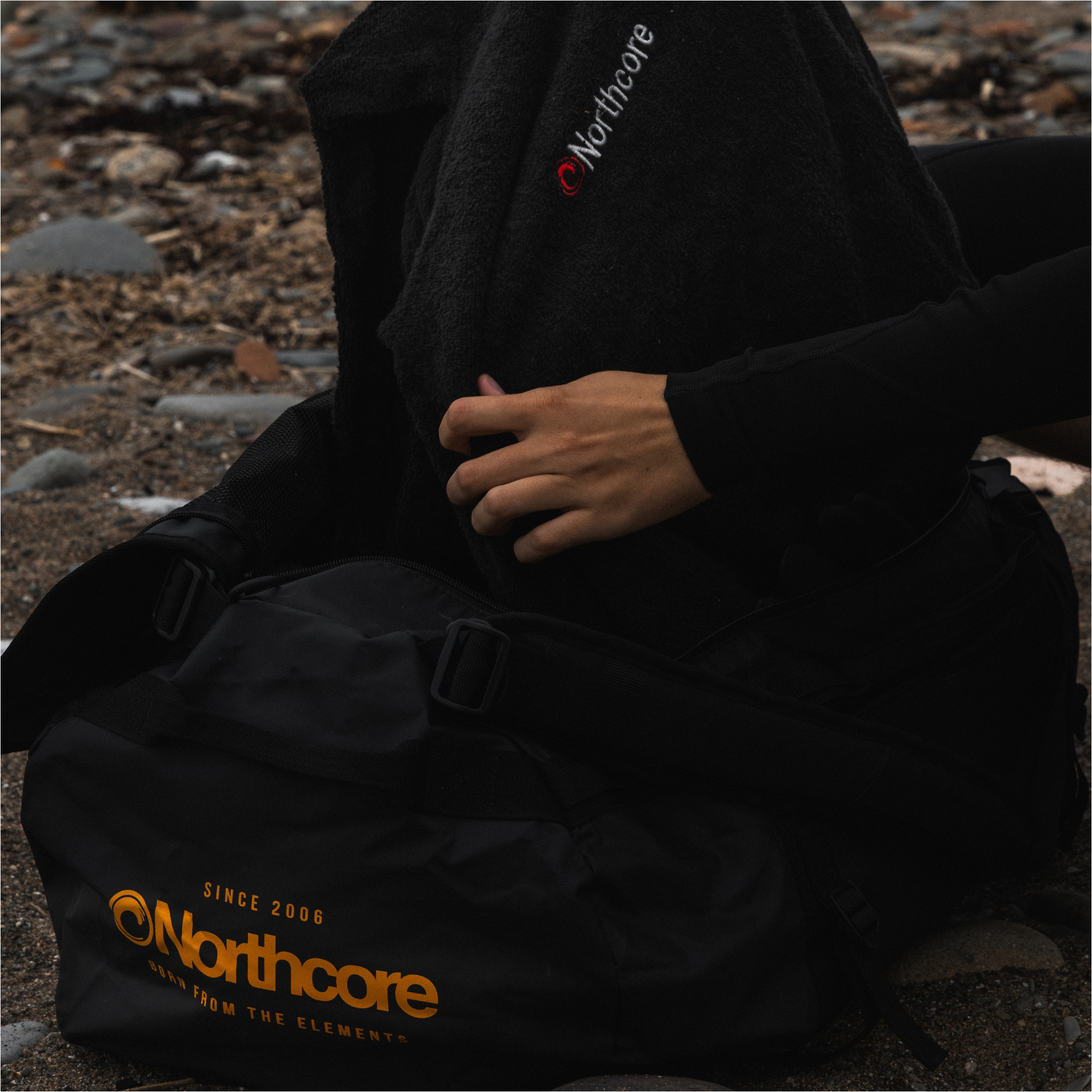 2025 Northcore Duffle Bag 40L NOCO123AB - Black / Orange